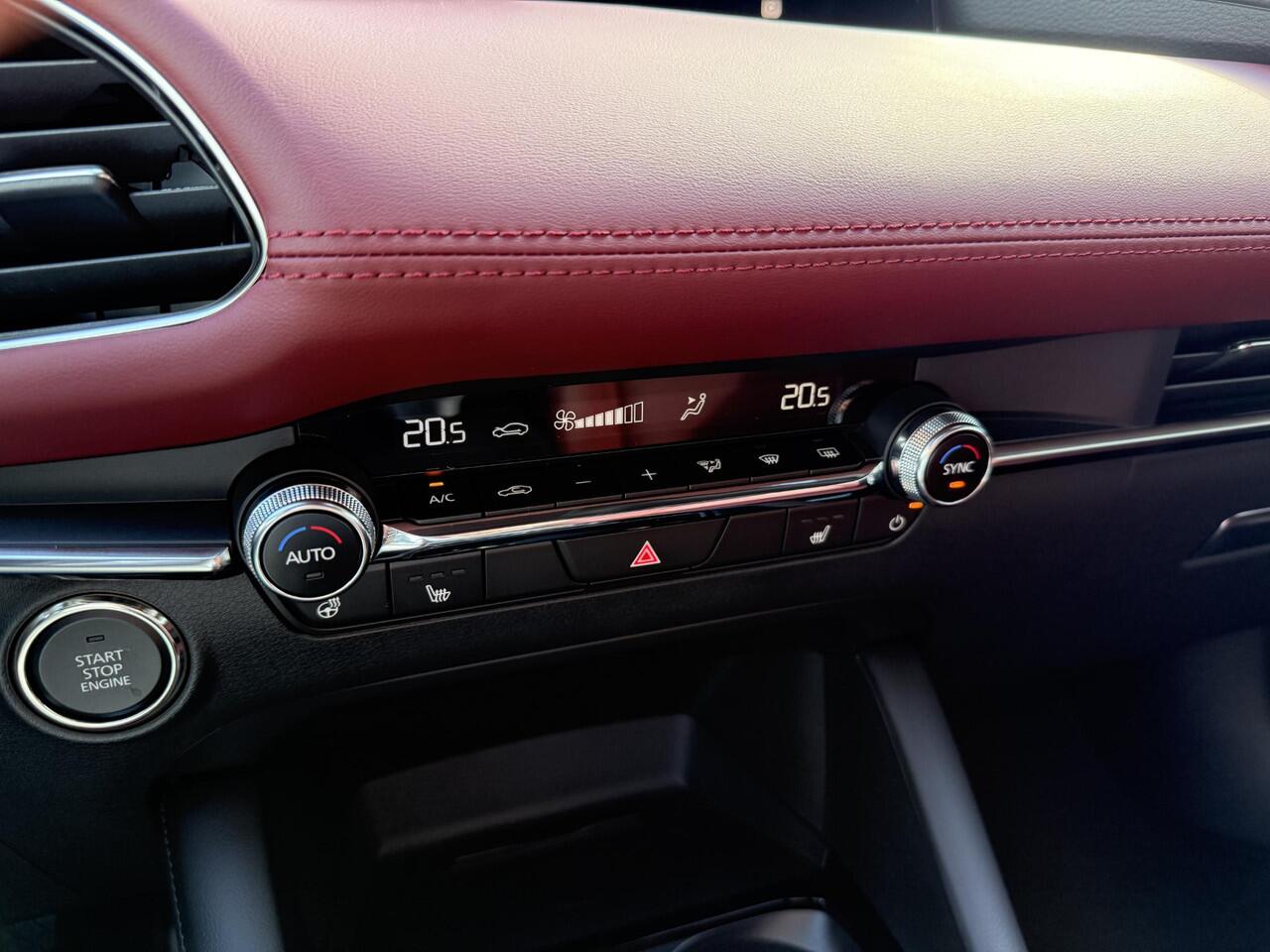 Mazda 3 2.0 e-SkyActiv-X M Hybrid 186 Takumi | ROOD LEDER | NIEUW TE REGISTREREN | PANO DAK |
