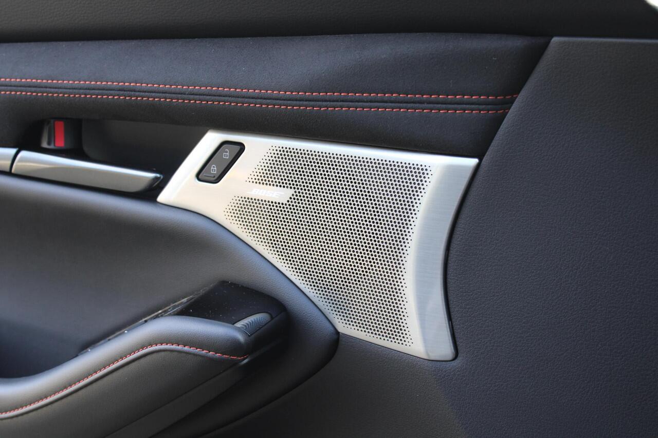 Mazda 3 HB 2.0 e-SkyActiv-X 186 M Hybrid Nagisa , Demovoordeel ¤5.985,-, Jansen Performance uitvoering, Bruin Leder, Bose, Navi, Adap.Cruise, Clima, Apple Carplay, Camera, PDC, HUD, Stoelverwarming, 18" LMV