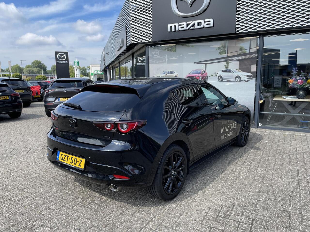 Mazda 3 HB 2.0 e-SkyActiv-X 186 M Hybrid Nagisa , Demovoordeel ¤5.985,-, Jansen Performance uitvoering, Bruin Leder, Bose, Navi, Adap.Cruise, Clima, Apple Carplay, Camera, PDC, HUD, Stoelverwarming, 18" LMV