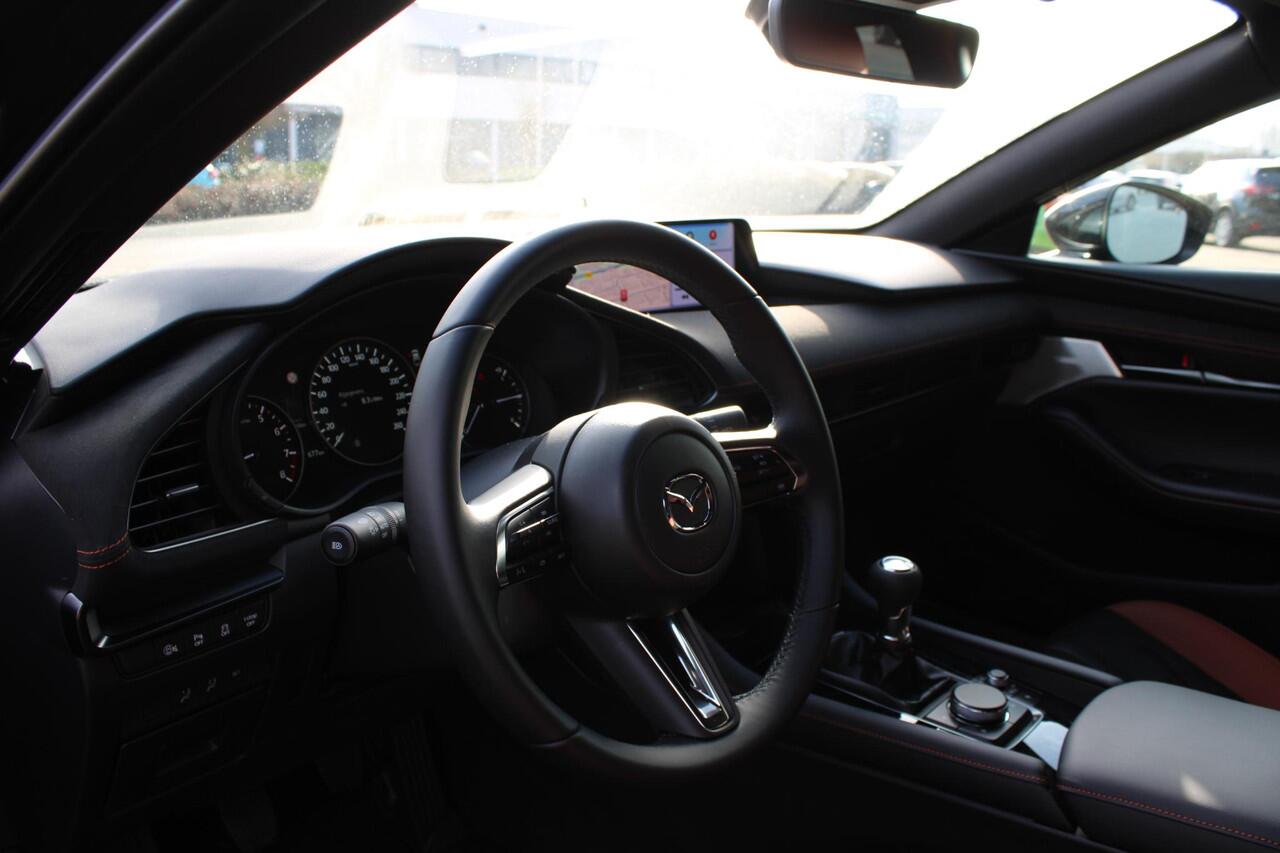 Mazda 3 HB 2.0 e-SkyActiv-X 186 M Hybrid Nagisa , Demovoordeel ¤5.985,-, Jansen Performance uitvoering, Bruin Leder, Bose, Navi, Adap.Cruise, Clima, Apple Carplay, Camera, PDC, HUD, Stoelverwarming, 18" LMV