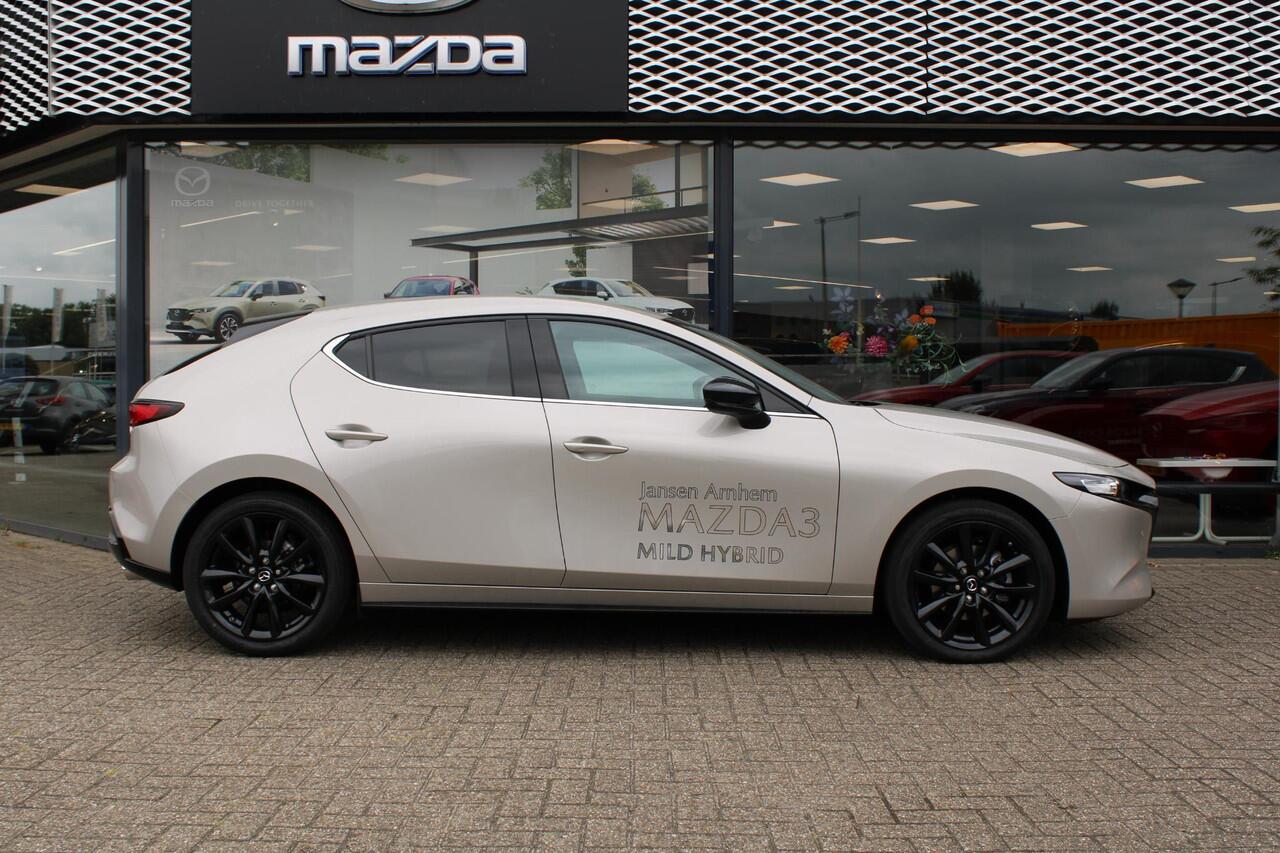 Mazda 3 2.0 e-SkyActiv-X M Hybrid 186 Nagisa Demovoordeel ¤ 5.000,-, Bruin Leder, Bose, Navi, Adap.Cruise, Clima, Apple Carplay, Camera, PDC, HUD, Stoelverwarming, 18" LMV