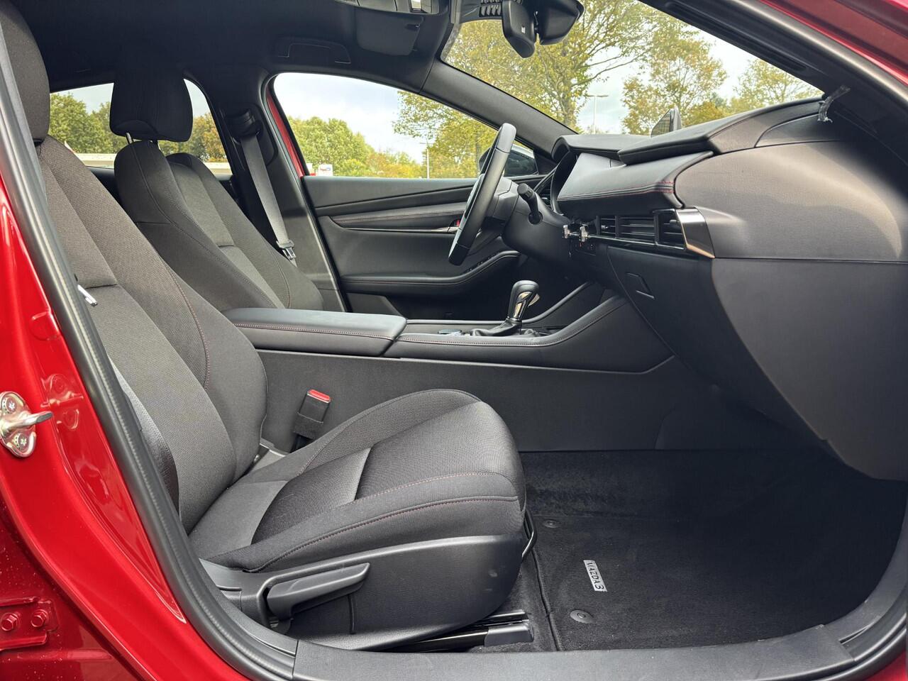 Mazda 3 2.5 e-SkyActiv-G M Hybrid 140 Homura Automaat, Navigatie, Apple Carplay/ Android Auto, Head-up, Cruise Controle Add, A.Rij-Camera, Parkeerhulp v., Stoel verwarming