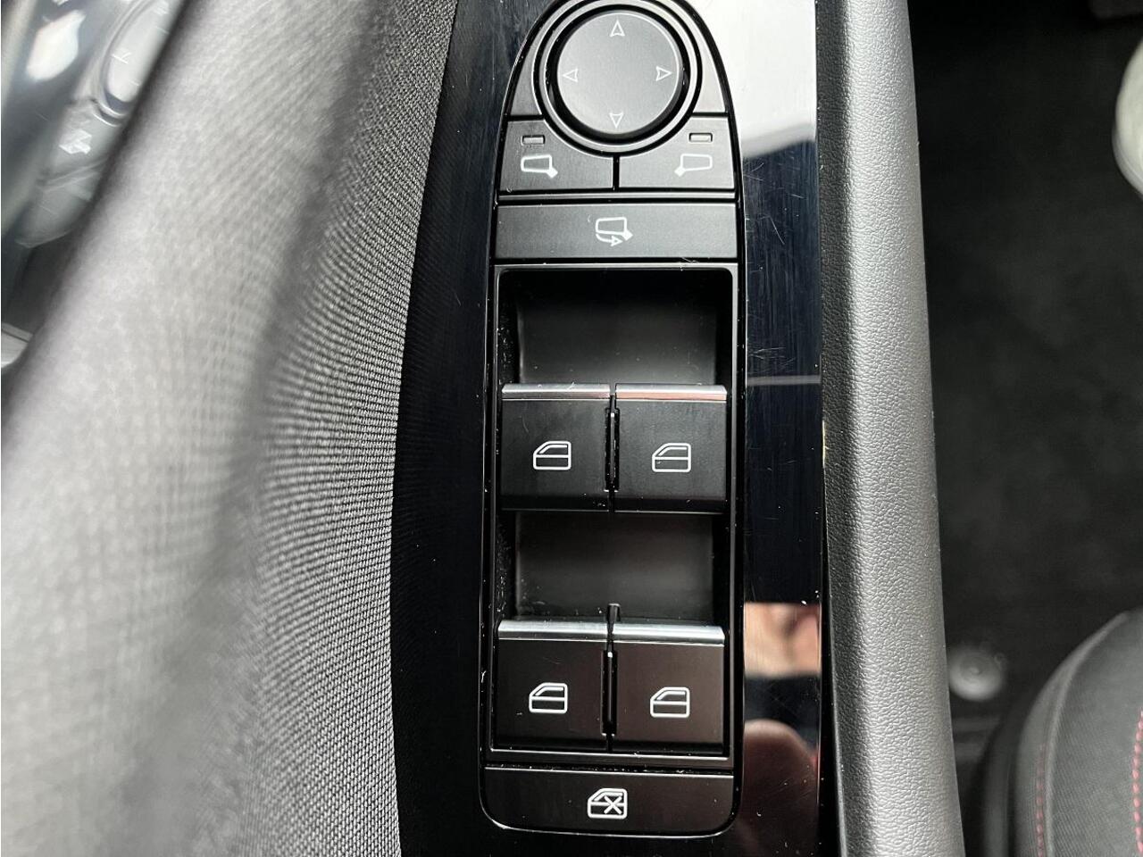 Mazda 3 2.0 e-SkyActiv-G M Hybrid 150 Homura