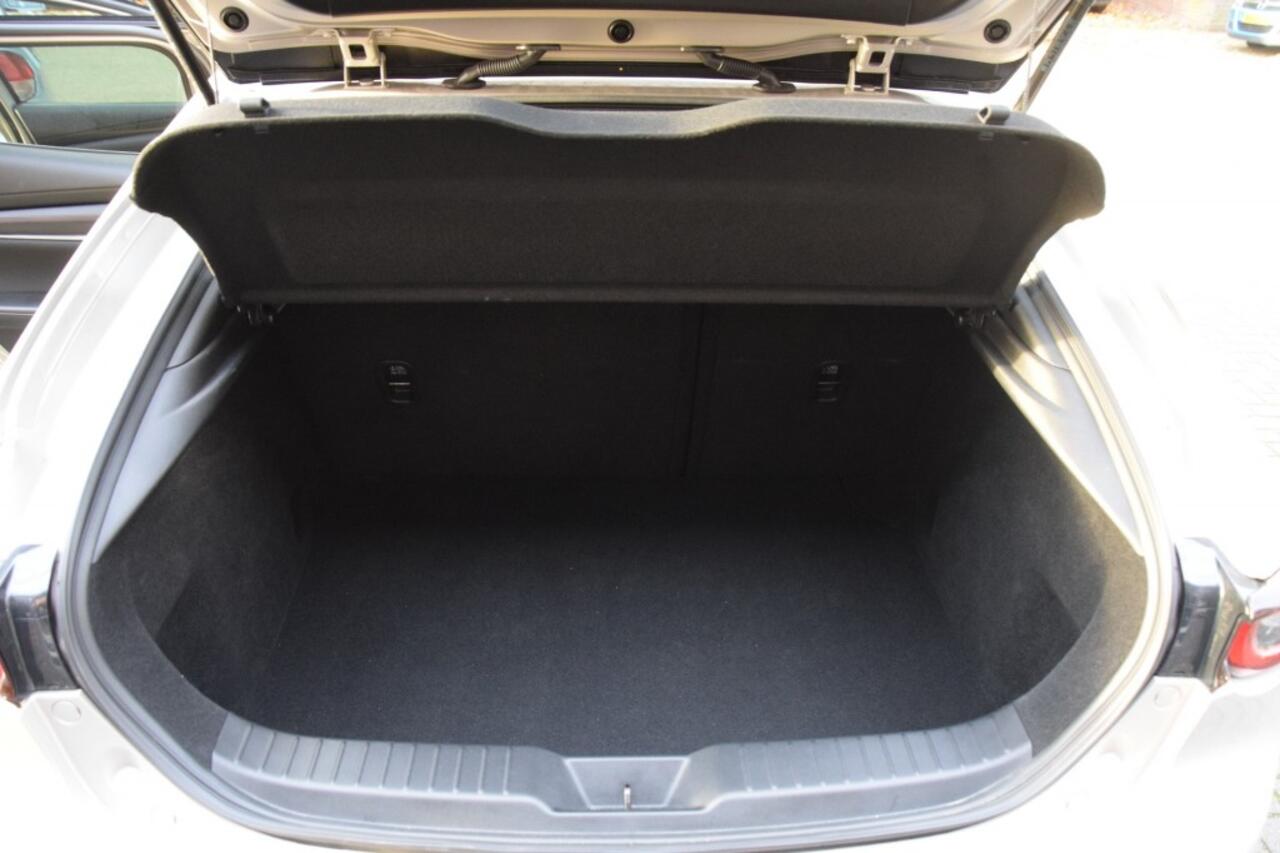 Mazda 3 2.5 E-SA-G HOMURA