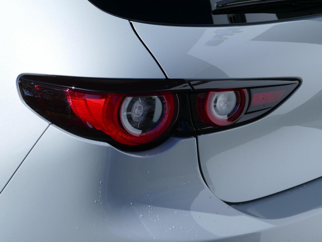 Mazda 3 2.0 e-SkyActiv-X M Hybrid 186 Homura | Apple Carplay | Navigatie | Adaptieve Cruise Control | Camera | Stoelverwarming | RIJKLAARPRIJS!