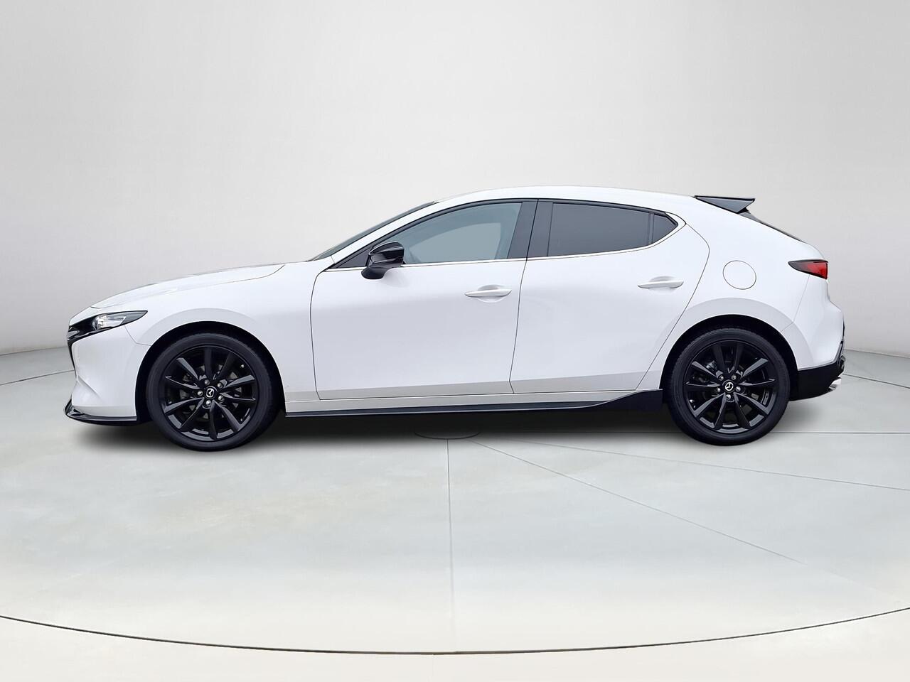 Mazda 3 2.0 e-SkyActiv-X M Hybrid 186 Nagisa | Aero pakket | Alcantara/Leder met stoelgeheugen | Achteruitrijcamera | Bose | HeadupDisplay | Navigatie en draadloze Applecarplay\Androidauto | Verlichte Dorpelbeschermers | Parelmoer Wit