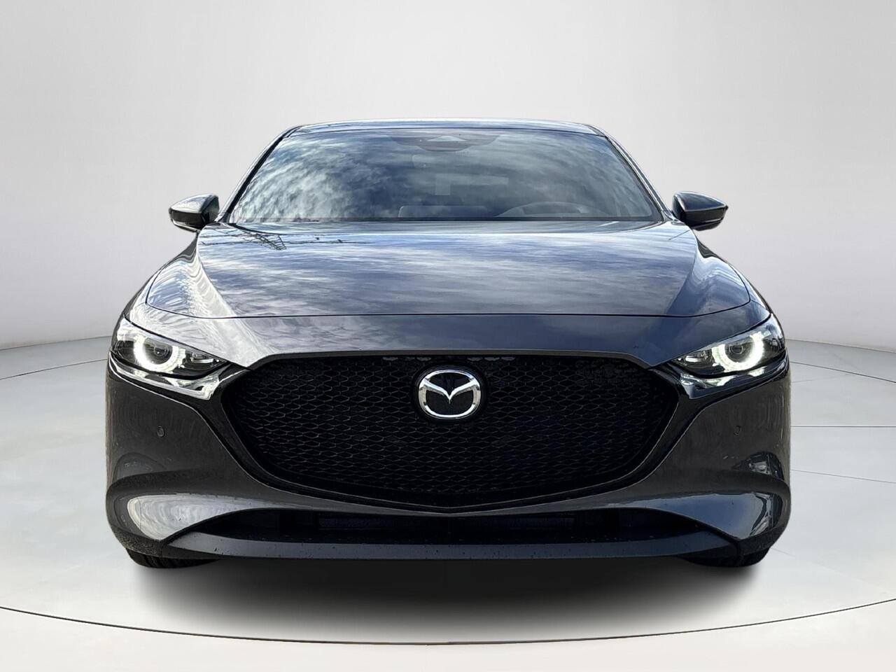 Mazda 3 2.0 e-SkyActiv-X M Hybrid 186 Takumi | Automaat | Stoel/stuurverwarming | BOSE- Premium audio | Elektrische geheugen stoelen | Lederen bekleding | Apple carplay/ Android auto | 360* camera | Full led adaptive |