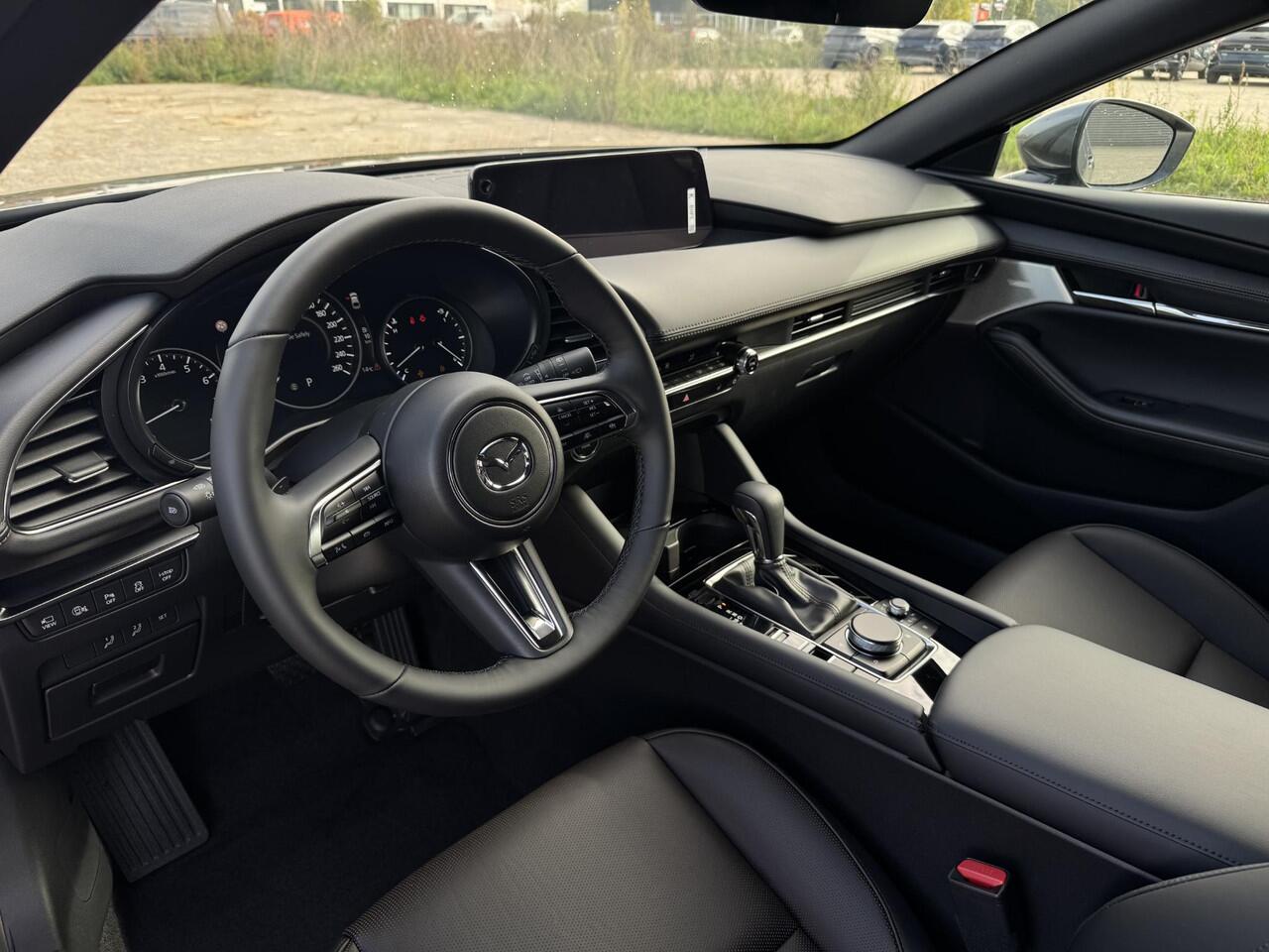 Mazda 3 2.0 e-SkyActiv-X M Hybrid 186 Takumi | Automaat | Stoel/stuurverwarming | BOSE- Premium audio | Elektrische geheugen stoelen | Lederen bekleding | Apple carplay/ Android auto | 360* camera | Full led adaptive |