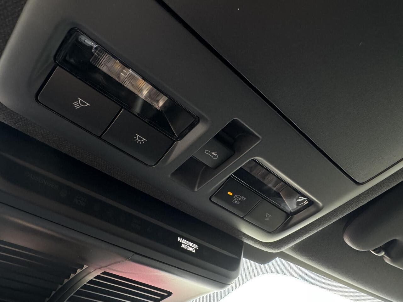 Mazda 3 2.0 e-SkyActiv-X M Hybrid 186 Takumi | Sunroof | Automaat | Stoel/stuurverwarming | BOSE- Premium audio | Elektrische geheugen stoelen | Lederen bekleding | Apple carplay/ Android auto | 360* camera | Full led adaptive |