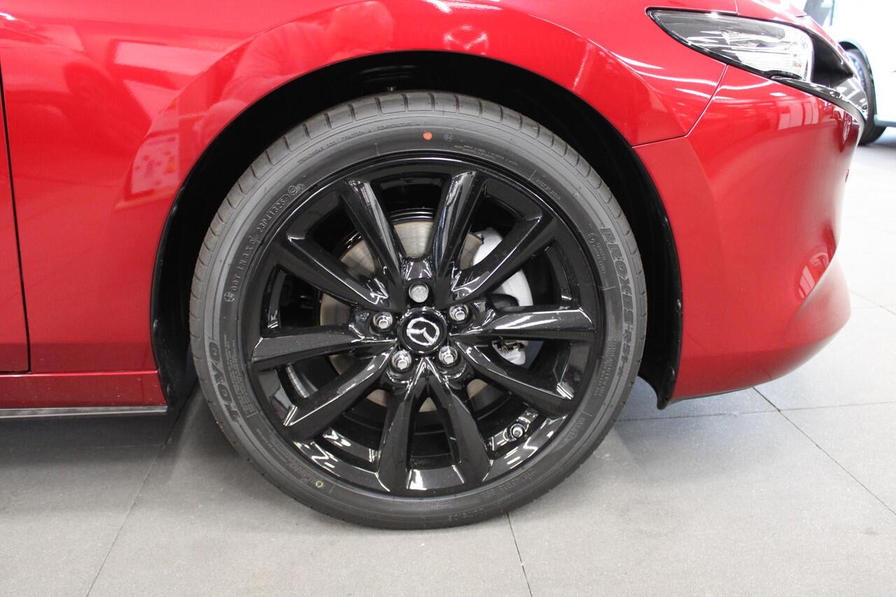 Mazda 3 HB 2.5 e-SkyActiv-G M Hybrid 140 Homura , Demovoordeel ¤ 5.500,-, Automaat, Navi, Adap.Cruise, Clima, Apple Carplay, Camera, PDC, HUD, Stoelverwarming, 18" LMV