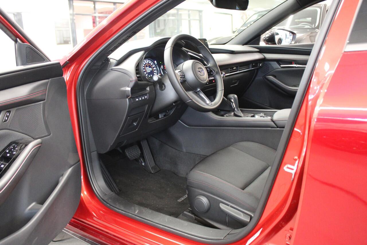 Mazda 3 HB 2.5 e-SkyActiv-G M Hybrid 140 Homura , Demovoordeel ¤ 5.500,-, Automaat, Navi, Adap.Cruise, Clima, Apple Carplay, Camera, PDC, HUD, Stoelverwarming, 18" LMV