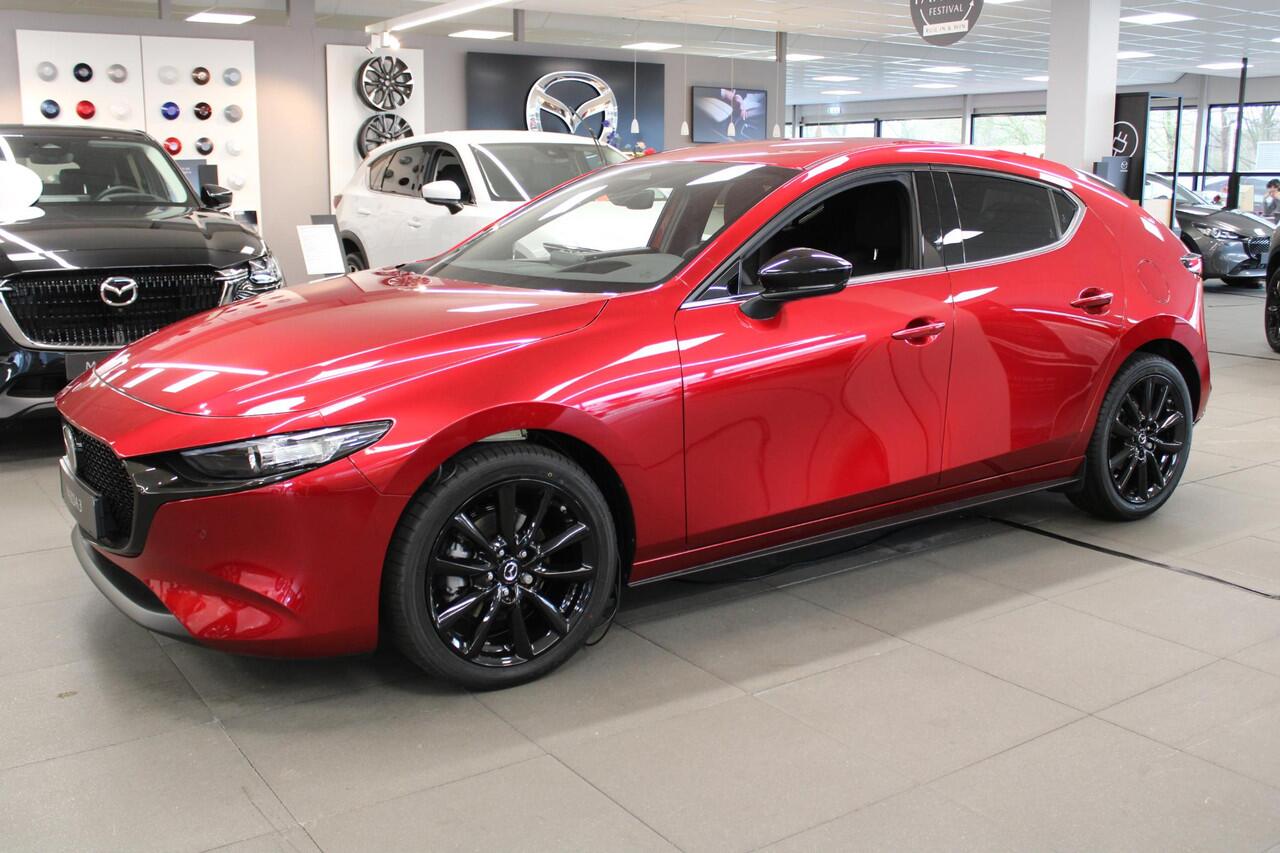 Mazda 3 HB 2.5 e-SkyActiv-G M Hybrid 140 Homura , Demovoordeel ¤ 5.500,-, Automaat, Navi, Adap.Cruise, Clima, Apple Carplay, Camera, PDC, HUD, Stoelverwarming, 18" LMV