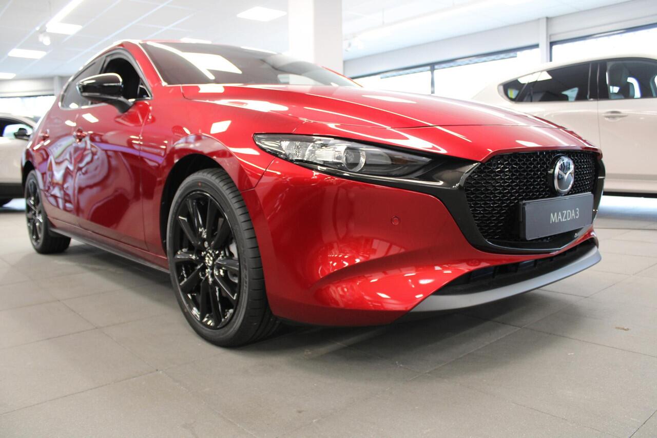 Mazda 3 HB 2.5 e-SkyActiv-G M Hybrid 140 Homura , Demovoordeel ¤ 5.500,-, Automaat, Navi, Adap.Cruise, Clima, Apple Carplay, Camera, PDC, HUD, Stoelverwarming, 18" LMV