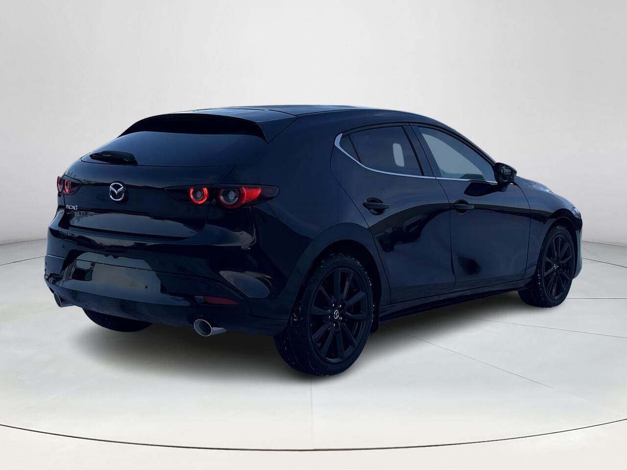 Mazda 3 2.0 e-SkyActiv-X M Hybrid 186 Takumi | Automaat | Climate Control | Stoel en stuurverwarming | 360 camera | Bose | Dodehoeksensoren | Draadloze Applecarplay en Android auto | Stoelgeheugen | Full adaptieve led | Adaptieve cruise control |