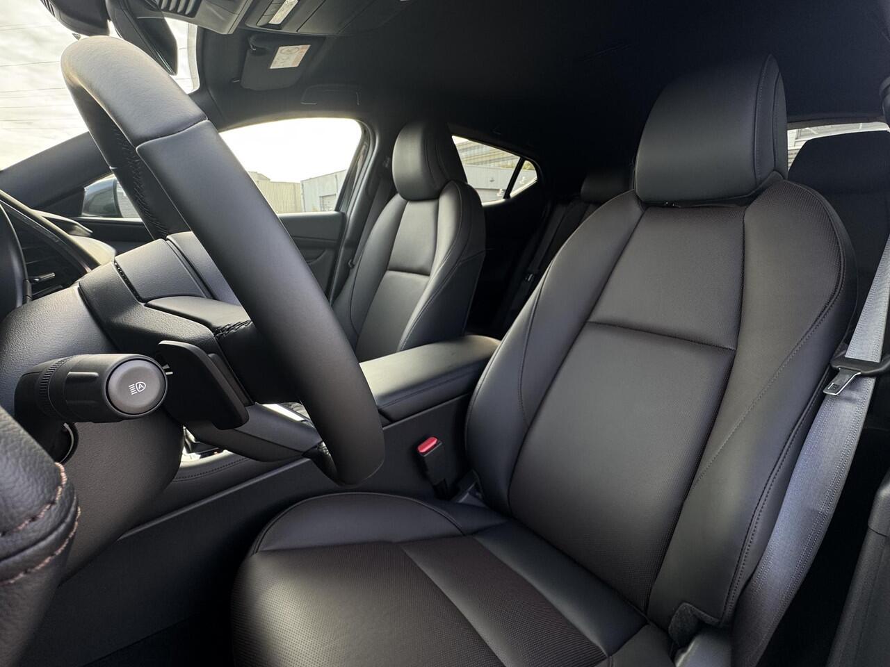 Mazda 3 2.0 e-SkyActiv-X M Hybrid 186 Takumi | Stoel/stuurverwarming | BOSE- Premium audio | Elektrische geheugen stoelen | Lederen bekleding | Apple carplay/ Android auto | 360* camera | Full led adaptive |