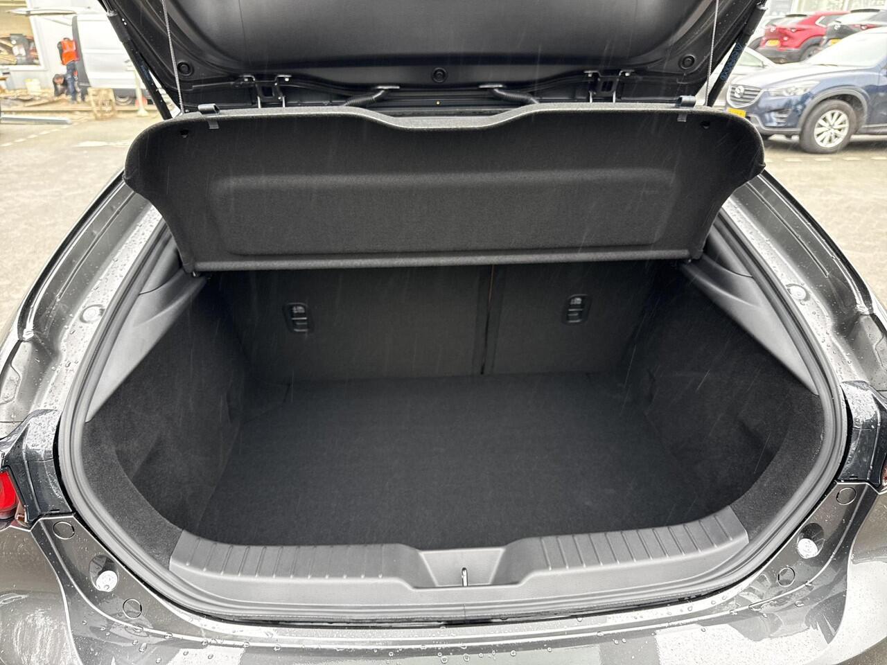 Mazda 3 2.0 e-SkyActiv-X M Hybrid 186 Nagisa | Diverse kleuren en uitvoeringen uit voorraad leverbaar |