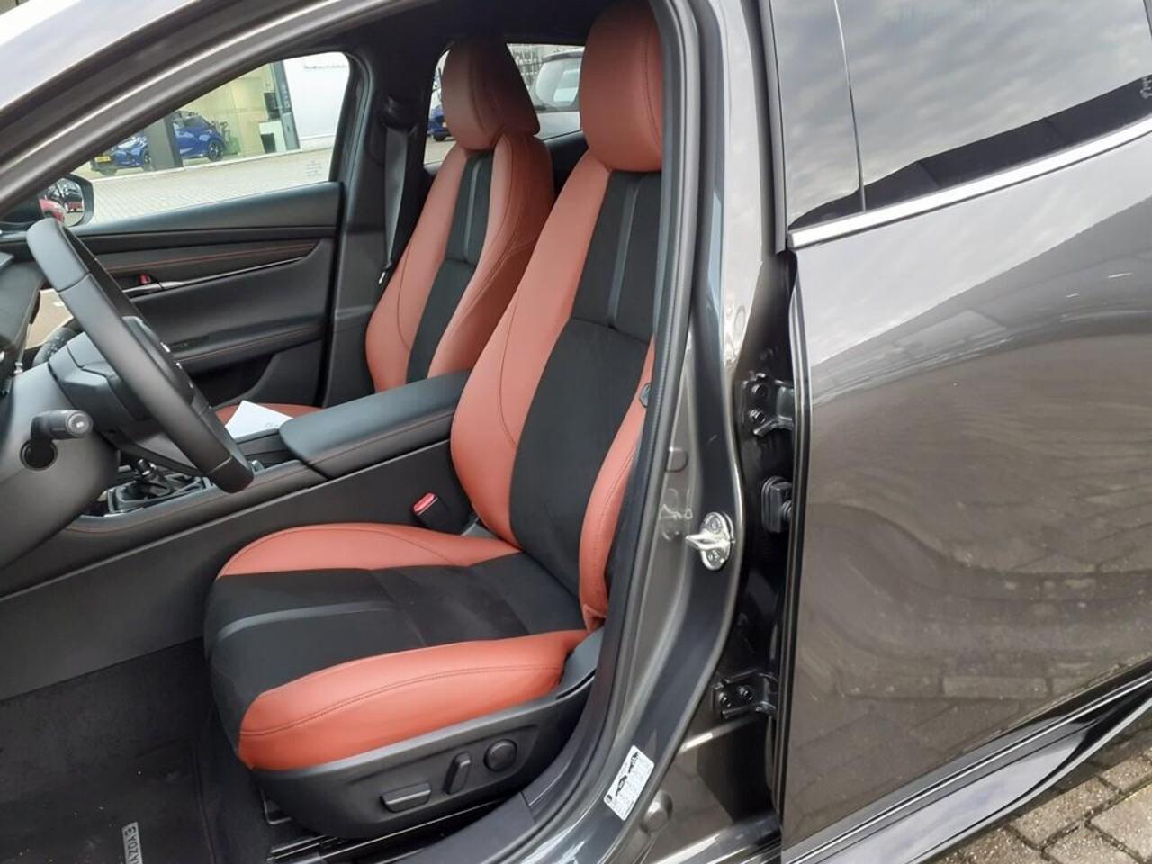 Mazda 3 2.0 e-SkyActiv-X M Hybrid 186 Nagisa | Rijklaar | Aero Pakket | All Season banden | BOSE |