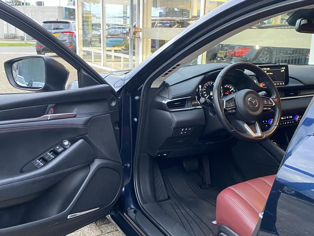 Mazda 6 Sportbreak 2.0 SkyActiv-G 165 Sportive / Automaat / NL-Auto / Luxe-Lederen Bekleding / Elektr.-Stoelen met Geheugen / Stoelverwarming V + A / Stoelverkoeling / Stuurverwarming / Head-Up-Display / Afneembare-Trekhaak / Adaptieve Cruise-Control / Climate-Co