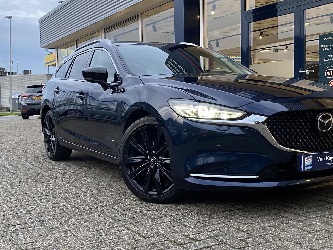 Mazda 6 Sportbreak 2.0 SkyActiv-G 165 Sportive / Automaat / NL-Auto / Luxe-Lederen Bekleding / Elektr.-Stoelen met Geheugen / Stoelverwarming V + A / Stoelverkoeling / Stuurverwarming / Head-Up-Display / Afneembare-Trekhaak / Adaptieve Cruise-Control / Climate-Co