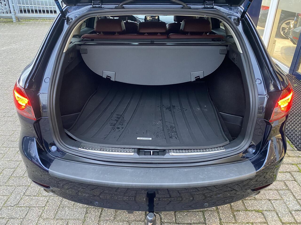 Mazda 6 Sportbreak 2.0 SkyActiv-G 165 Sportive / Automaat / NL-Auto / Luxe-Lederen Bekleding / Elektr.-Stoelen met Geheugen / Stoelverwarming V + A / Stoelverkoeling / Stuurverwarming / Head-Up-Display / Afneembare-Trekhaak / Adaptieve Cruise-Control / Climate-Co