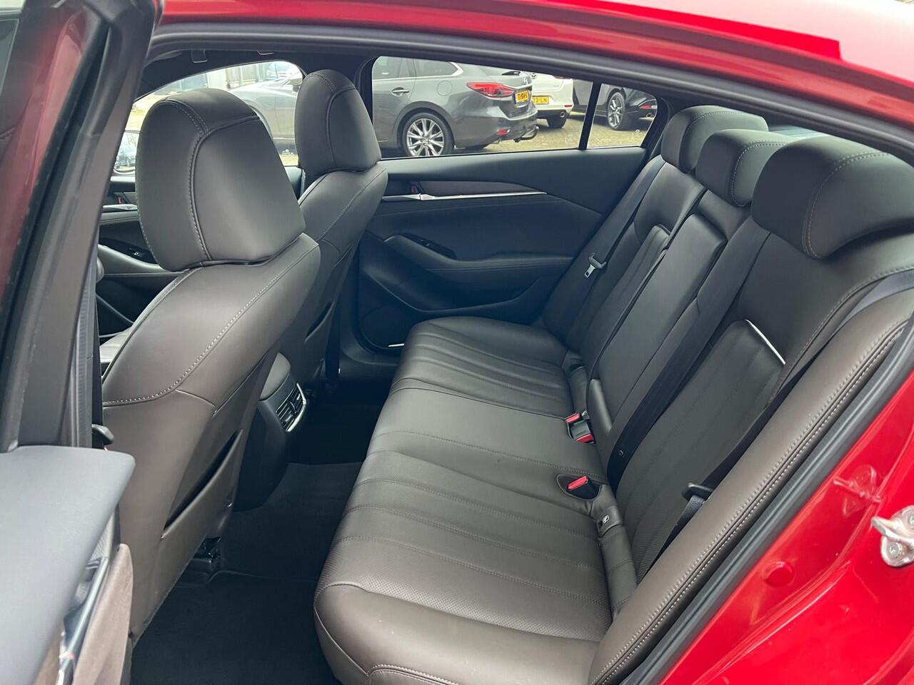 Mazda 6 2.5 SkyActiv-G 194 Signature AUTOMAAT | 19" VELGEN | 360 CAMERA | LUXE LEDER | SUNROOF | ZWARTE HEMEL | HEAD-UP | STUUR- en STOELVERWARMING V+A | STOEL VENTILATIE | MEEST LUXE UITVOERING |