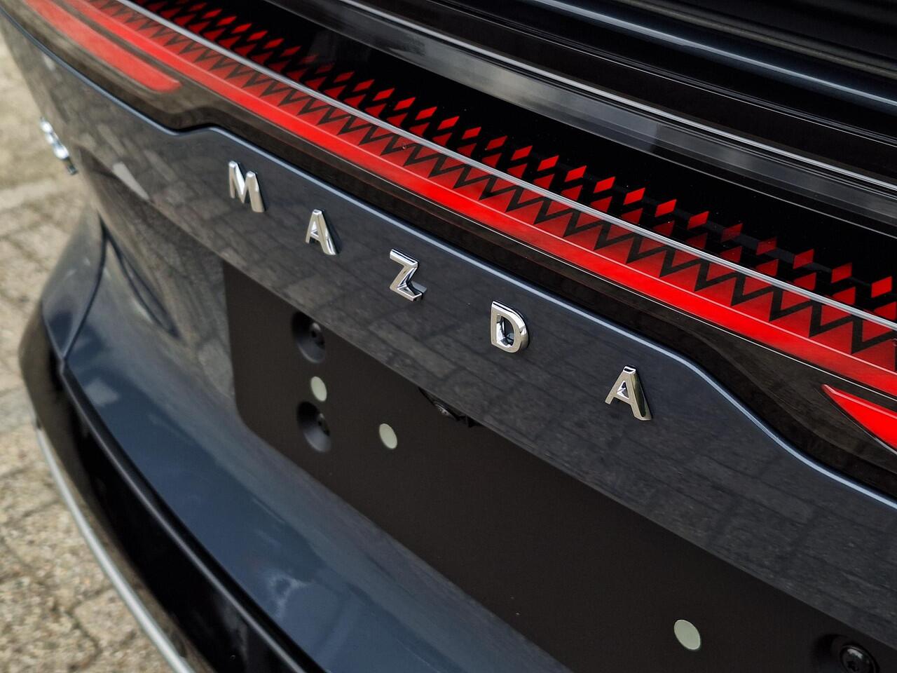 Mazda 6 6e Takumi 68.8 kWh ! Nu leverbaar! | Zwart leder | 360 Camera | Geheugenstoelen | Panorama Dak | Headupdisplay | Adaptieve Cruise control | Sony premium audio | Dodehoeksensoren | Trekhaak |