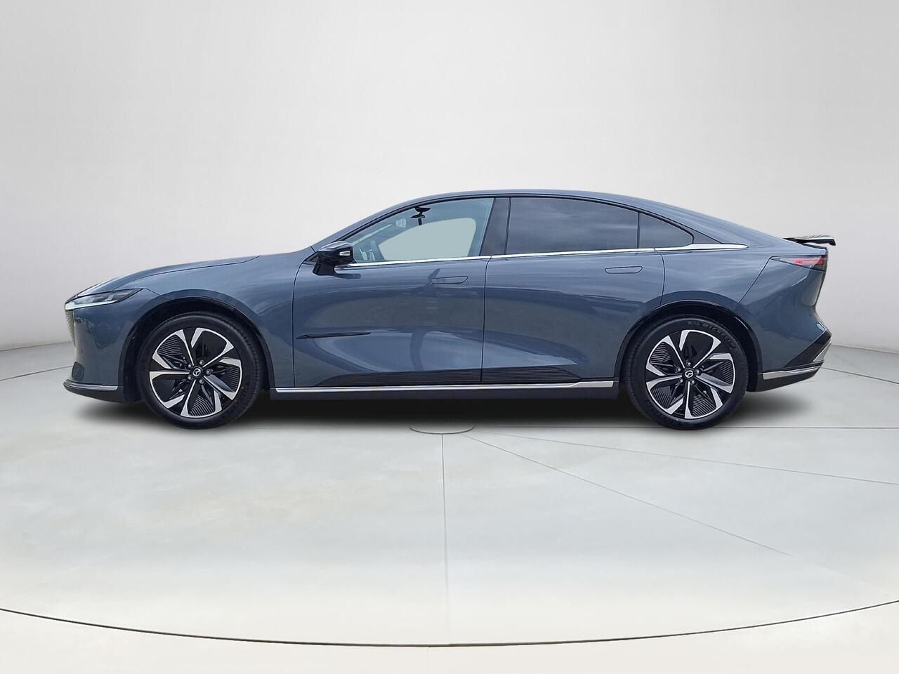 Mazda 6 6e Takumi 68.8 kWh ! Nu leverbaar! | Zwart leder | 360 Camera | Geheugenstoelen | Panorama Dak | Headupdisplay | Adaptieve Cruise control | Sony premium audio | Dodehoeksensoren | Trekhaak |