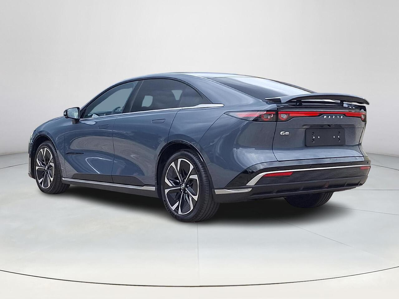 Mazda 6 6e Takumi 68.8 kWh ! Nu leverbaar! | Zwart leder | 360 Camera | Geheugenstoelen | Panorama Dak | Headupdisplay | Adaptieve Cruise control | Sony premium audio | Dodehoeksensoren | Trekhaak |