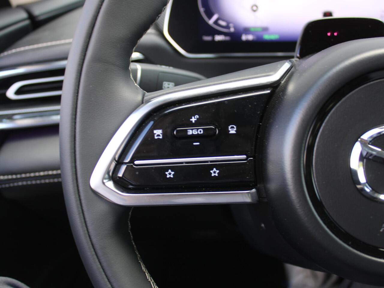 Mazda 6 6e Takumi 68.8 kWh | Stuur-/stoelverwarming + ventilatie | Pano | Camera rondom | Elek. stoelverstelling + achterklep | 19" LM | Cruise adapt. |