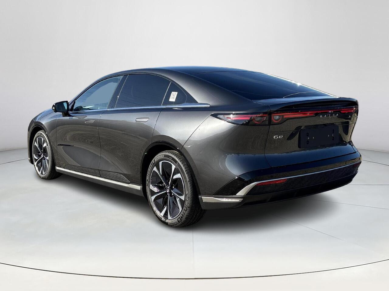 Mazda 6 6e Takumi Plus Long Range 80 kWh | Stoelverwarming/verkoeling | Stuurverwarming | Panoramadak | Adaptive cruise-control | Tan Nappa lederen interieur| 360-Camera | SONY-premium audiosysteem |