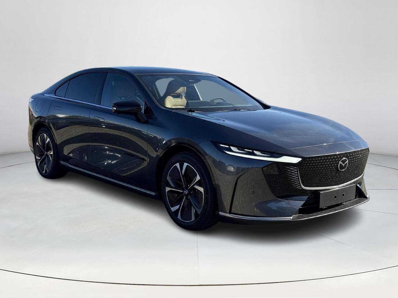 Mazda 6 6e Takumi Plus Long Range 80 kWh | Stoelverwarming/verkoeling | Stuurverwarming | Panoramadak | Adaptive cruise-control | Tan Nappa lederen interieur| 360-Camera | SONY-premium audiosysteem |