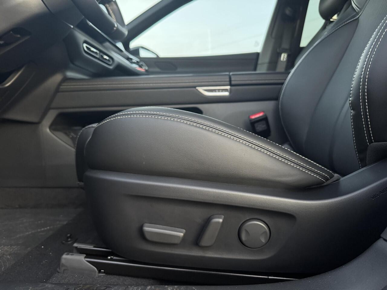 Mazda 6 6e Takumi Long Range 80 kWh | Dit jaar nog rijden 17% bijtelling | Zwart leder | 360 Camera | Geheugenstoelen | Panorama Dak | Headupdisplay | Adaptieve Cruise control | Sony premium audio | Dodehoeksensoren |