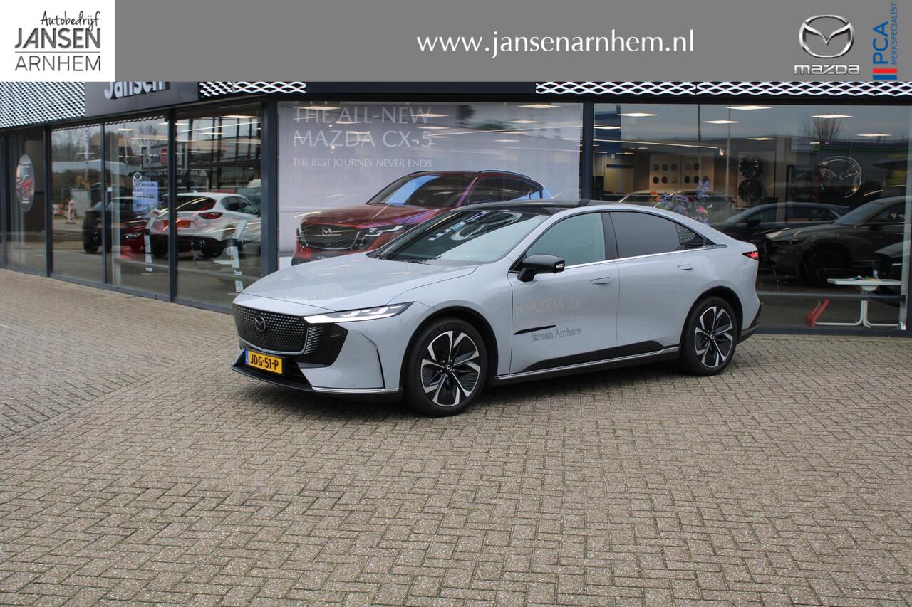 Mazda 6 6e HB Takumi 68.8 kWh , Demovoordeel ¤ 4.590,-, 17% Bijtelling, Automaat, Pano.Dak, Apple Carplay, 360 Camera, Adap.Cruise, LMV 19 Inch,
