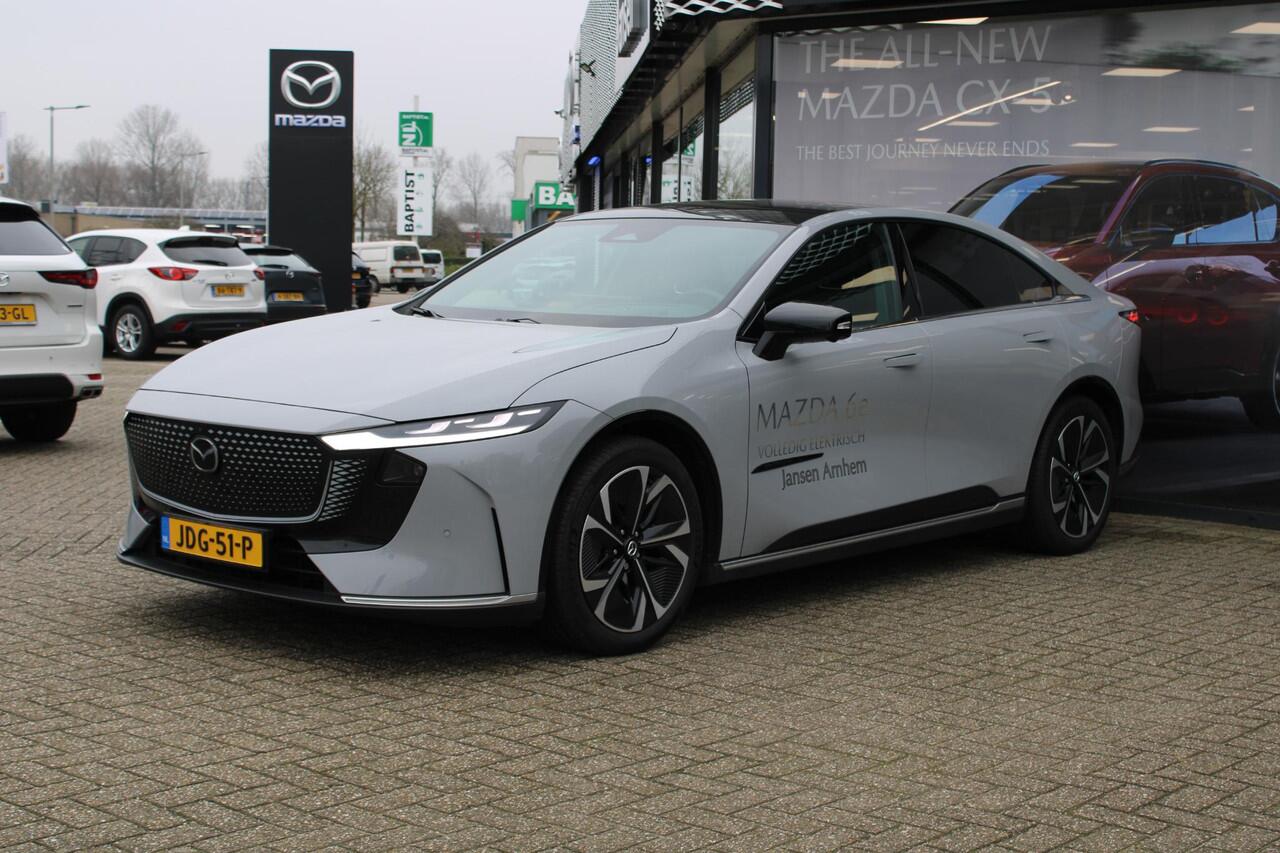 Mazda 6 6e HB Takumi 68.8 kWh , Demovoordeel ¤ 4.590,-, 17% Bijtelling, Automaat, Pano.Dak, Apple Carplay, 360 Camera, Adap.Cruise, LMV 19 Inch,