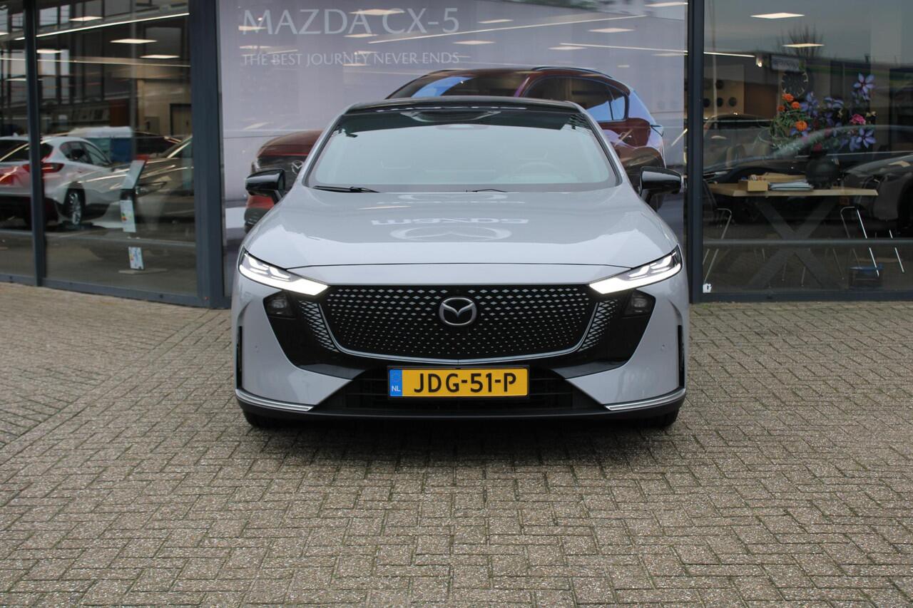 Mazda 6 6e HB Takumi 68.8 kWh , Demovoordeel ¤ 7.590,-, 17% Bijtelling, Automaat, Pano.Dak, Apple Carplay, 360 Camera, Adap.Cruise, LMV 19 Inch,