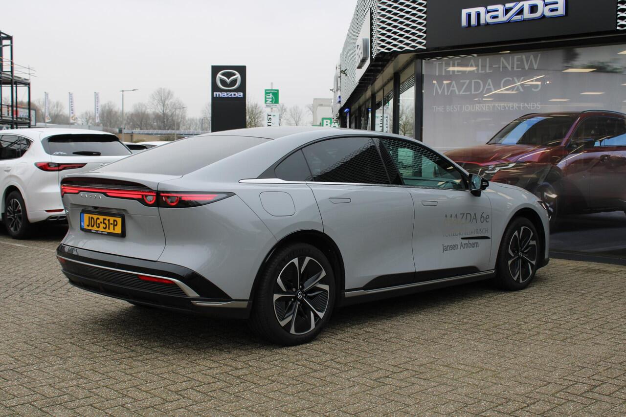 Mazda 6 6e HB Takumi 68.8 kWh , Demovoordeel ¤ 7.590,-, 17% Bijtelling, Automaat, Pano.Dak, Apple Carplay, 360 Camera, Adap.Cruise, LMV 19 Inch,