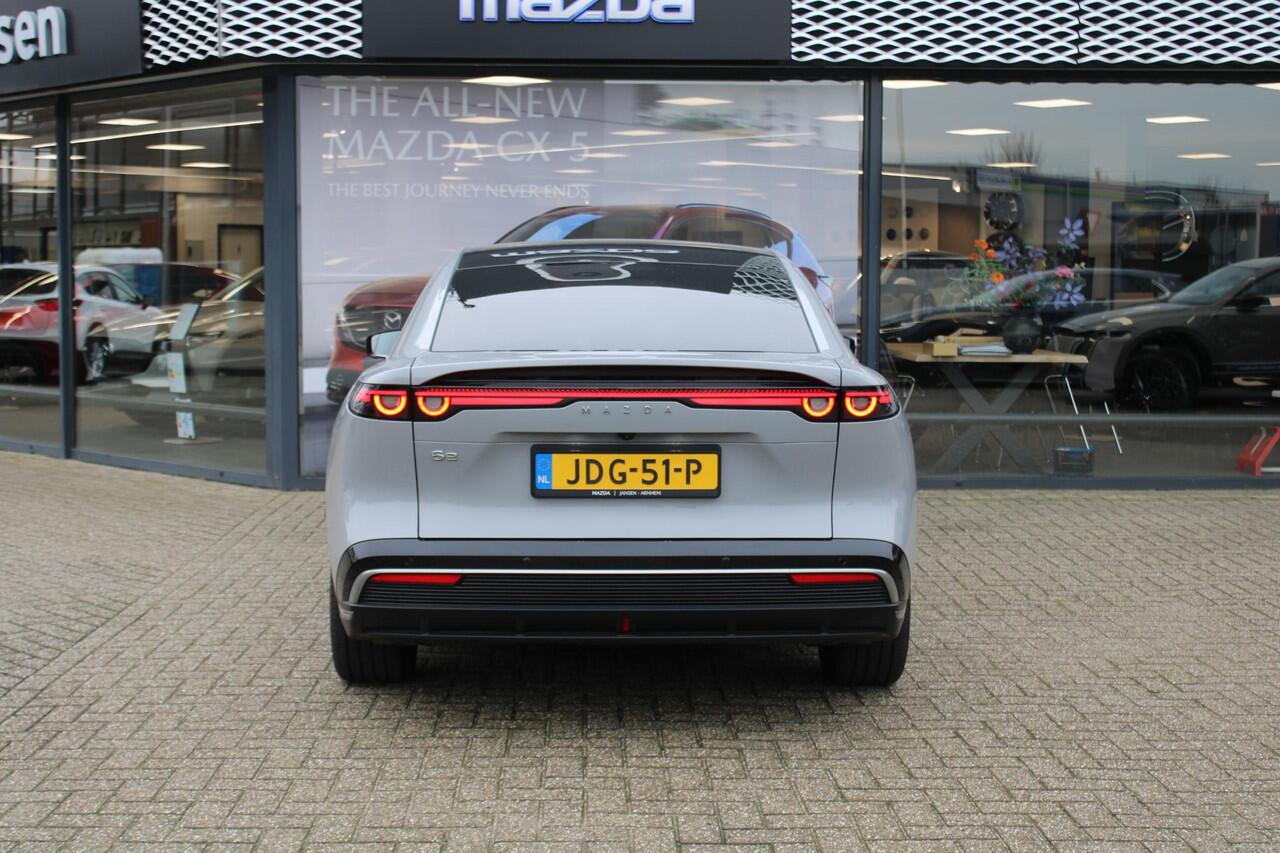 Mazda 6 6e HB Takumi 68.8 kWh , Demovoordeel ¤ 7.590,-, 17% Bijtelling, Automaat, Pano.Dak, Apple Carplay, 360 Camera, Adap.Cruise, LMV 19 Inch,