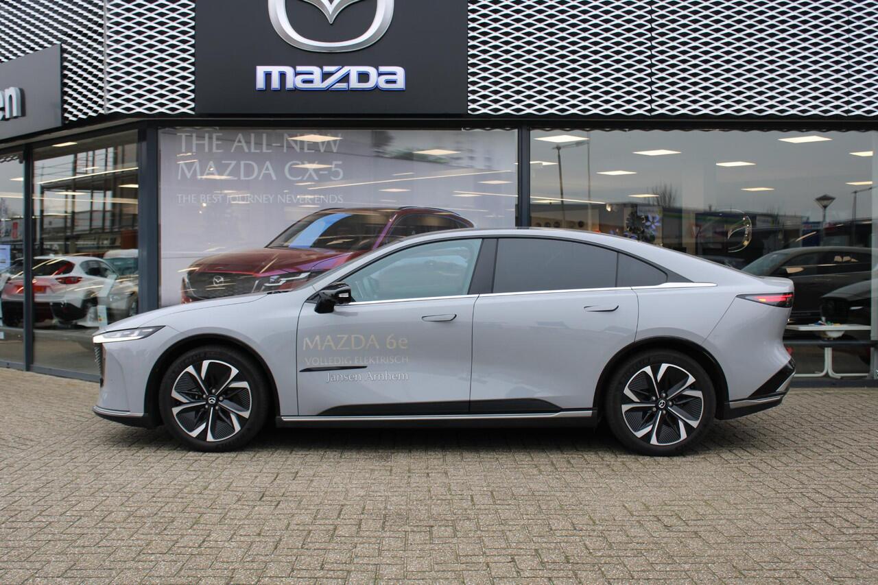 Mazda 6 6e HB Takumi 68.8 kWh , Demovoordeel ¤ 7.590,-, 17% Bijtelling, Automaat, Pano.Dak, Apple Carplay, 360 Camera, Adap.Cruise, LMV 19 Inch,