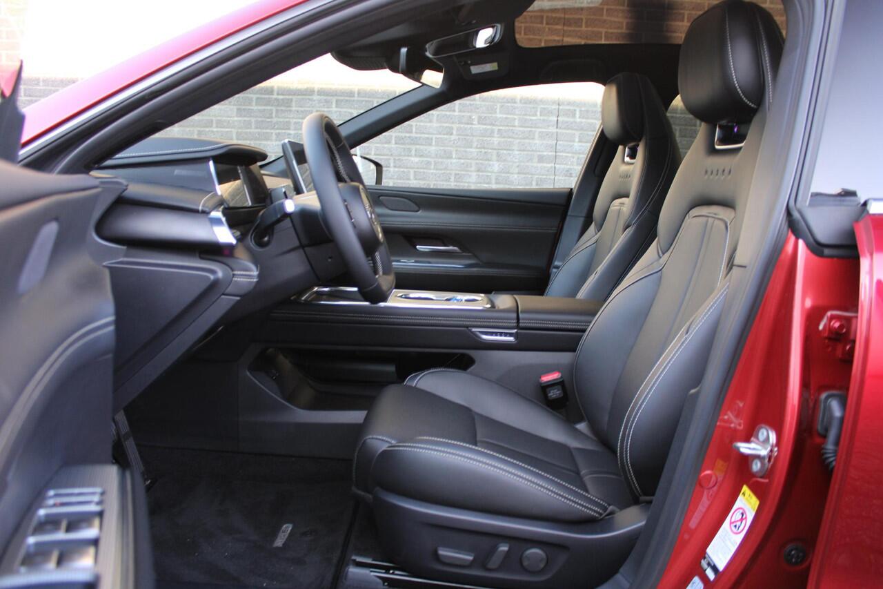 Mazda 6 6e Takumi 68.8 kWh Navigatie, Climate/Cruise Control, Elektr. Achterklep, HUD, Dodehoek detectie, Draadloos telefoonlader, Luxe lederen bekleding, Stoel/Stuur verw.