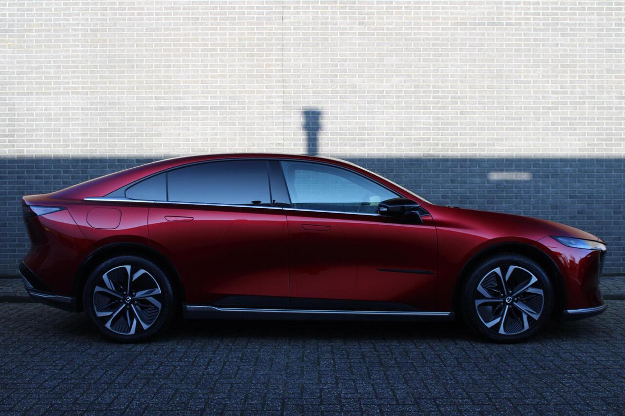 Mazda 6 6e Takumi 68.8 kWh Navigatie, Climate/Cruise Control, Elektr. Achterklep, HUD, Dodehoek detectie, Draadloos telefoonlader, Luxe lederen bekleding, Stoel/Stuur verw.