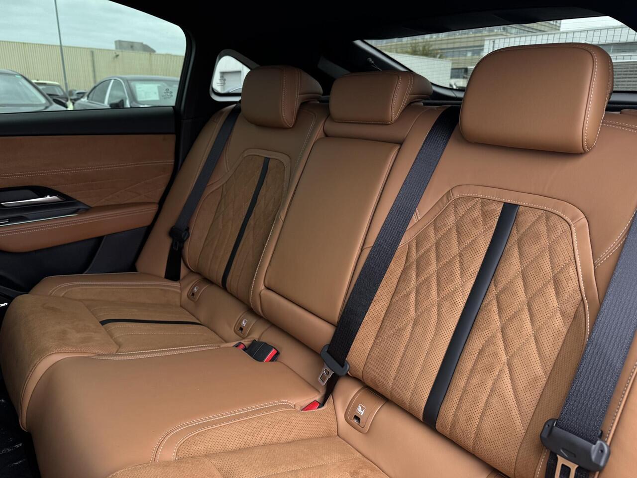 Mazda 6 6e Takumi Plus Long Range 80 kWh | Stoelverwarming/verkoeling | Stuurverwarming | Panoramadak | Adaptive cruise-control | Tan-nappa leder interieur | 360-Camera | SONY-premium audiosysteem |