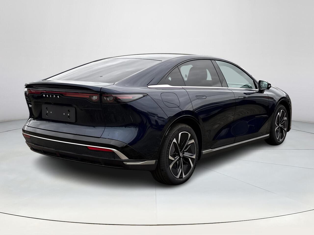 Mazda 6 6e Takumi Plus Long Range 80 kWh | Stoelverwarming/verkoeling | Stuurverwarming | Panoramadak | Adaptive cruise-control | Tan-nappa leder interieur | 360-Camera | SONY-premium audiosysteem |