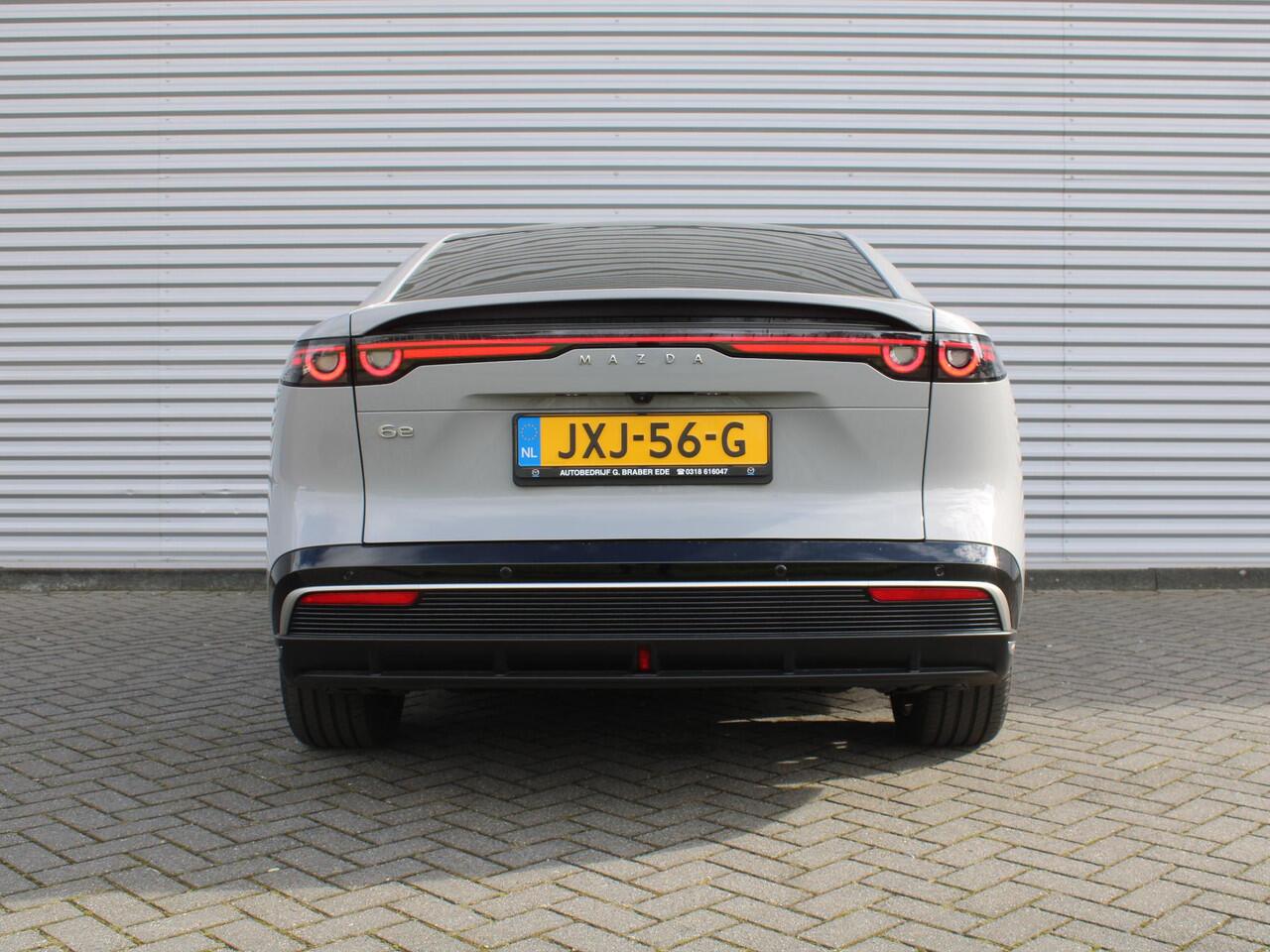 Mazda 6 6e Takumi Long Range 80 kWh | Stuur-/stoelverwarming + ventilatie | 360 camera | Pano dak | Zwart leer | 19" LM | HUD | LED | Elek. stoelverst. |