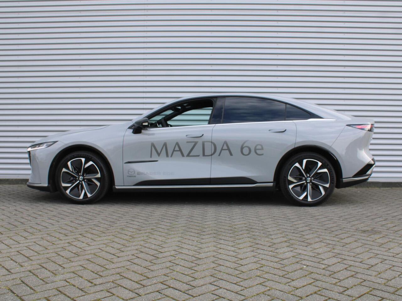 Mazda 6 6e Takumi Long Range 80 kWh | Stuur-/stoelverwarming + ventilatie | 360 camera | Pano dak | Zwart leer | 19" LM | HUD | LED | Elek. stoelverst. |