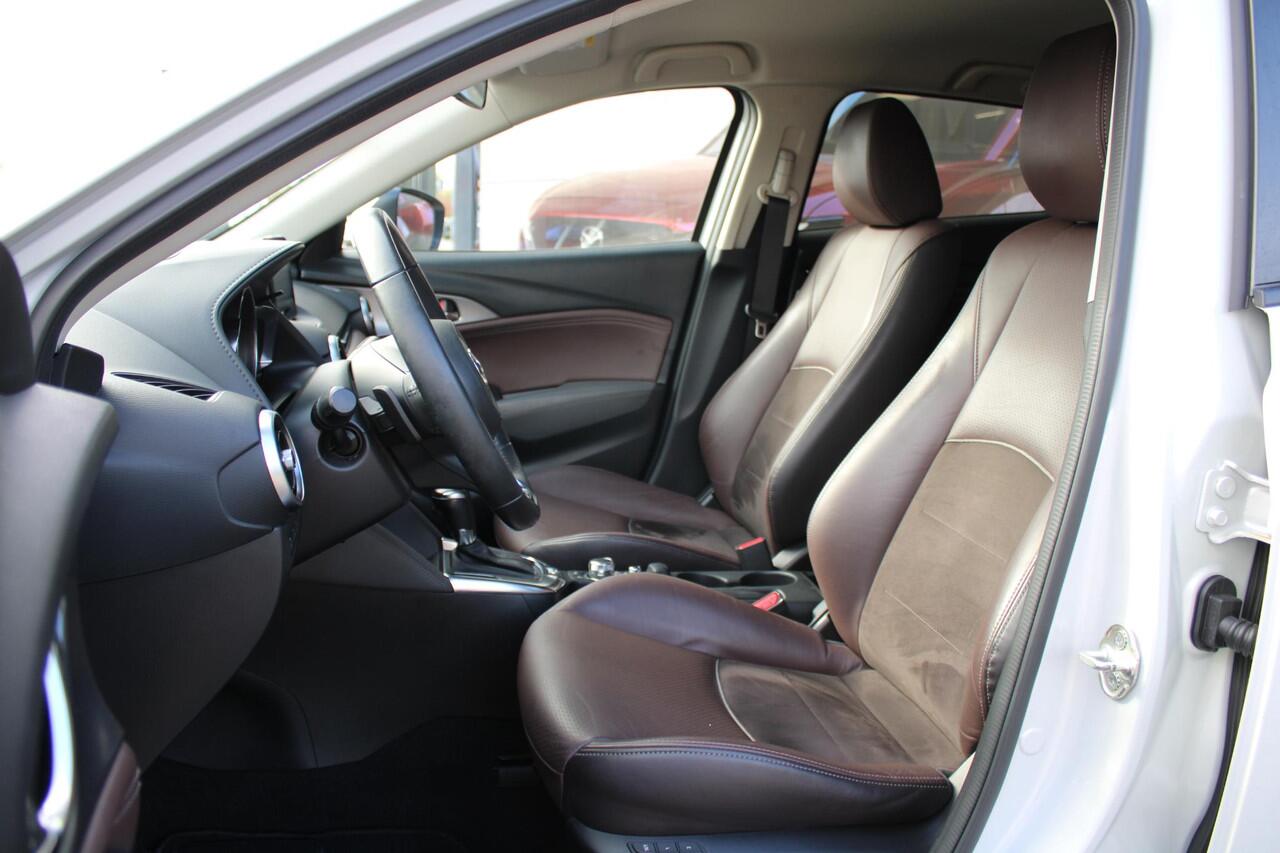 Mazda CX-3 2.0 SkyActiv-G 120 GT-Luxury , Automaat, Trekhaak, Bruin Leder, Cruise, PDC, Camera, LKA, NAVI, Stoelverwarming, HUD