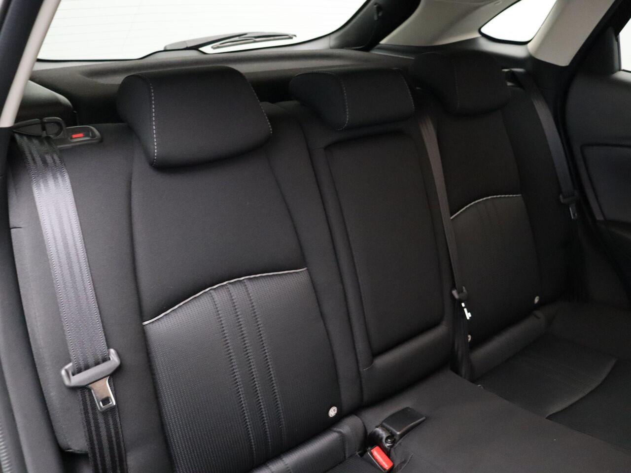 Mazda CX-3 2.0 SkyActiv-G 121 Sportive | Stoelverwarming | Parkeersensoren achter | All Season Banden |