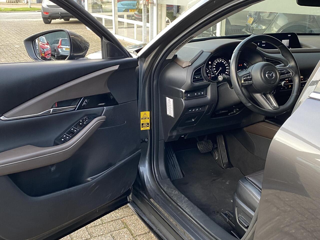 Mazda CX-30 2.0 e-SkyActiv-X M Hybrid Luxury / Automaat / NL-Auto / 1e-Eigenaar / Adaptieve Cruise-Control Stop&Go / Stoelverwarming / Stuurverwarming / Elektr.-Stoelen met Geheugen / Climate-Control / Apple-Carplay & Android-Auto / Head-Up-Display / DAB Radio-Blueto