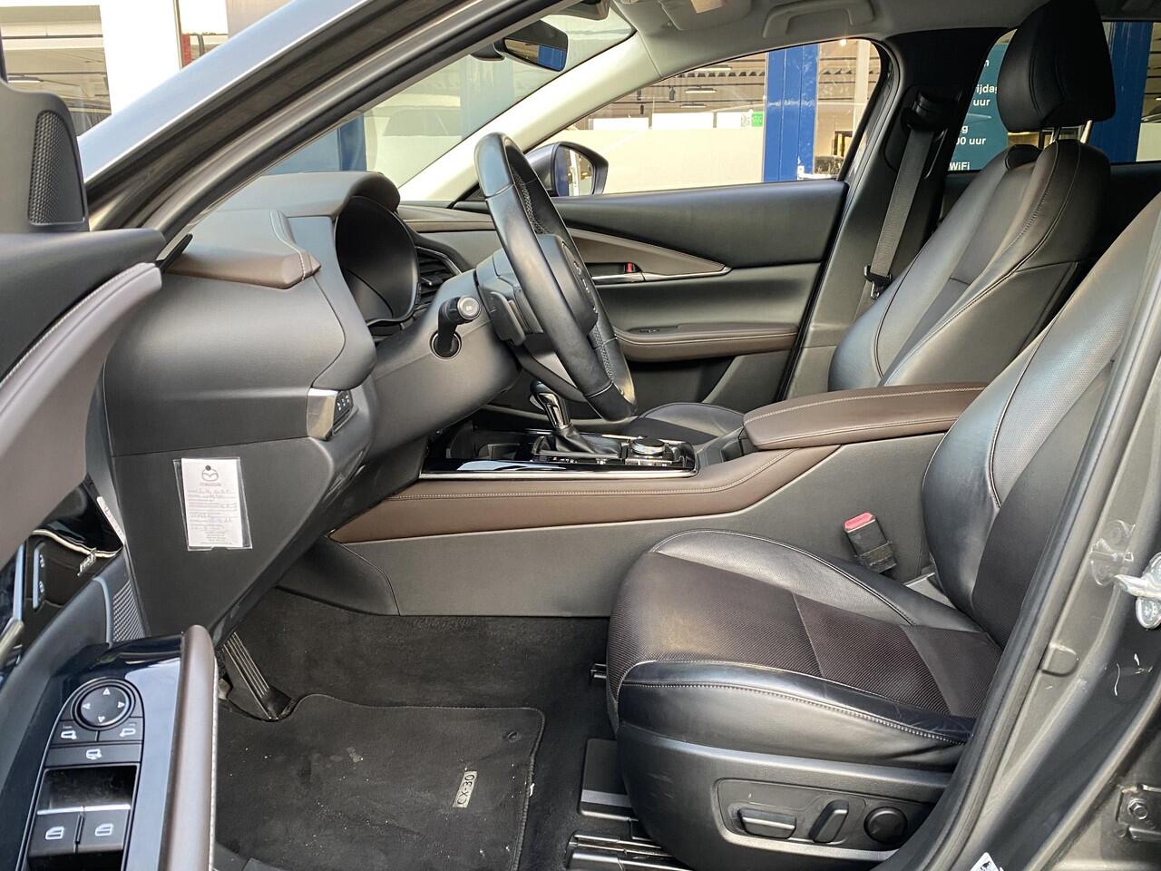 Mazda CX-30 2.0 e-SkyActiv-X M Hybrid Luxury / Automaat / NL-Auto / 1e-Eigenaar / Adaptieve Cruise-Control Stop&Go / Stoelverwarming / Stuurverwarming / Elektr.-Stoelen met Geheugen / Climate-Control / Apple-Carplay & Android-Auto / Head-Up-Display / DAB Radio-Blueto