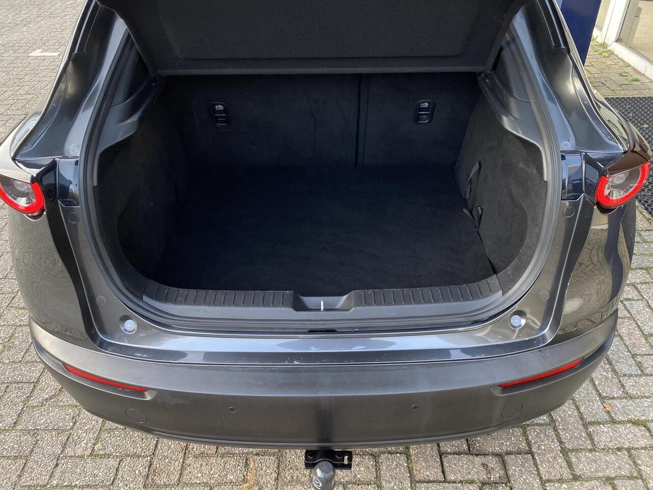 Mazda CX-30 2.0 e-SkyActiv-X M Hybrid Luxury / Automaat / NL-Auto / 1e-Eigenaar / Adaptieve Cruise-Control Stop&Go / Stoelverwarming / Stuurverwarming / Elektr.-Stoelen met Geheugen / Climate-Control / Apple-Carplay & Android-Auto / Head-Up-Display / DAB Radio-Blueto