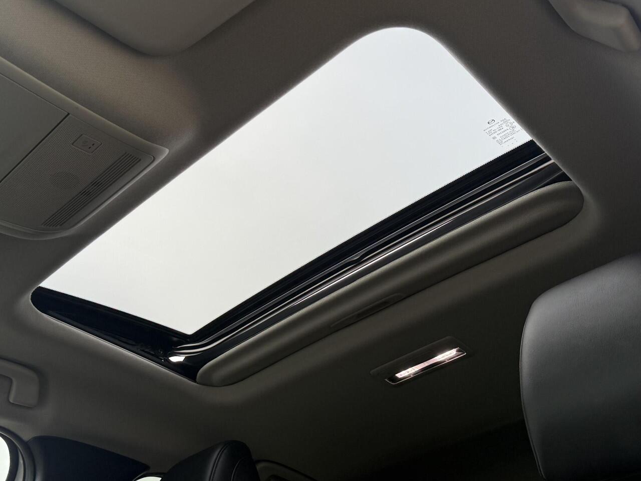 Mazda CX-30 2.0 e-SkyActiv-X M Hybrid Luxury | Adaptieve Cruise Control | Navigatie | Bose Premium Audio | Headup-Display | Lederenbekleding | Stoel Geheugen | Stoel/Stuur Verwarming | Schuif/Kantel Dak |